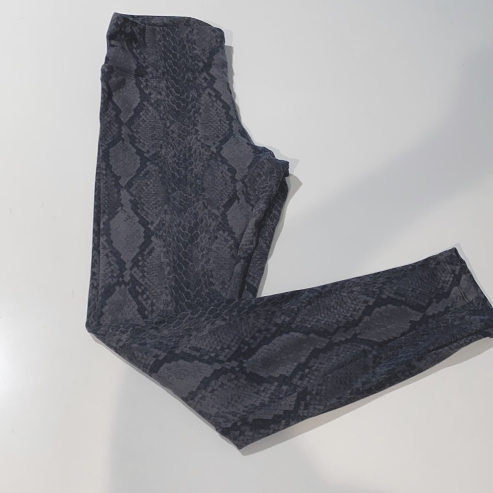 Express Leggings Snake Print ( NWT)